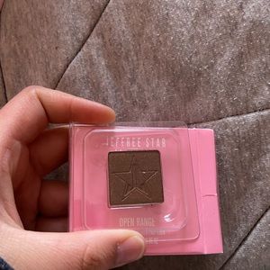 Jeffree Star single shade shadow in open range
